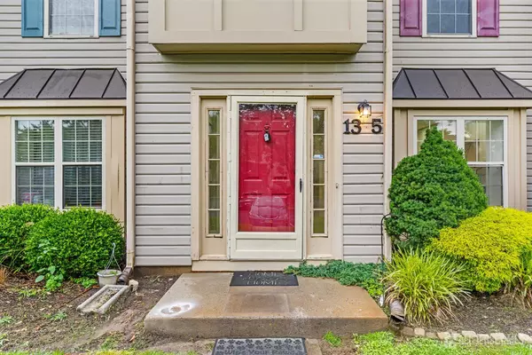 Freehold, NJ 07728,13 Stuart DR #5