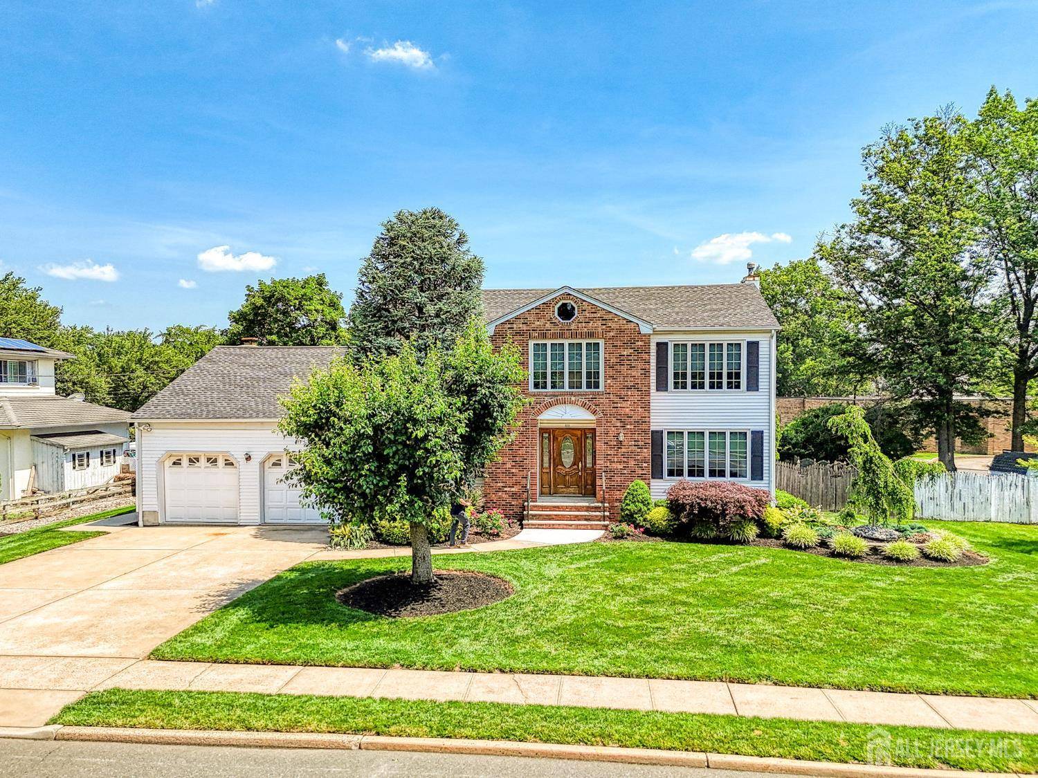 833 Cranbury Cross RD, North Brunswick, NJ 08902