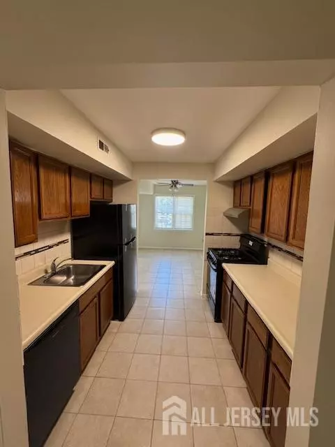 Woodbridge Proper, NJ 07095,238 Alpine WAY #238C