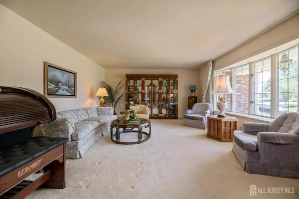 North Brunswick, NJ 08902,4 Thrush Mews