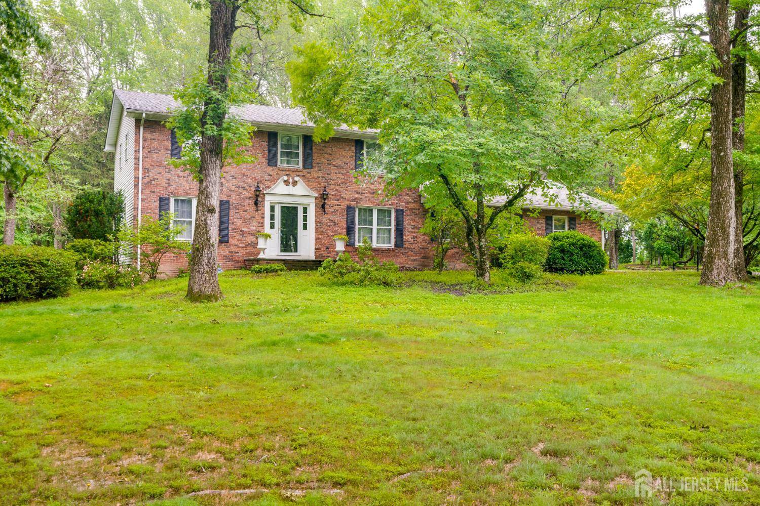 20 White Pine RD, South Brunswick, NJ 08831