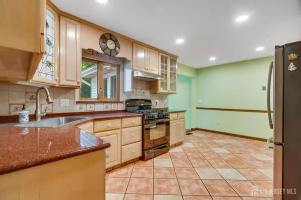 South Brunswick, NJ 08831,20 White Pine RD