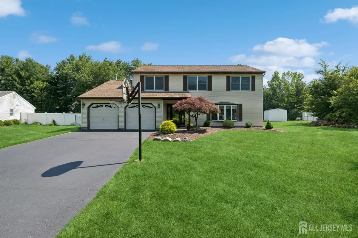 Manalapan, NJ 07726,4 Monterey LN