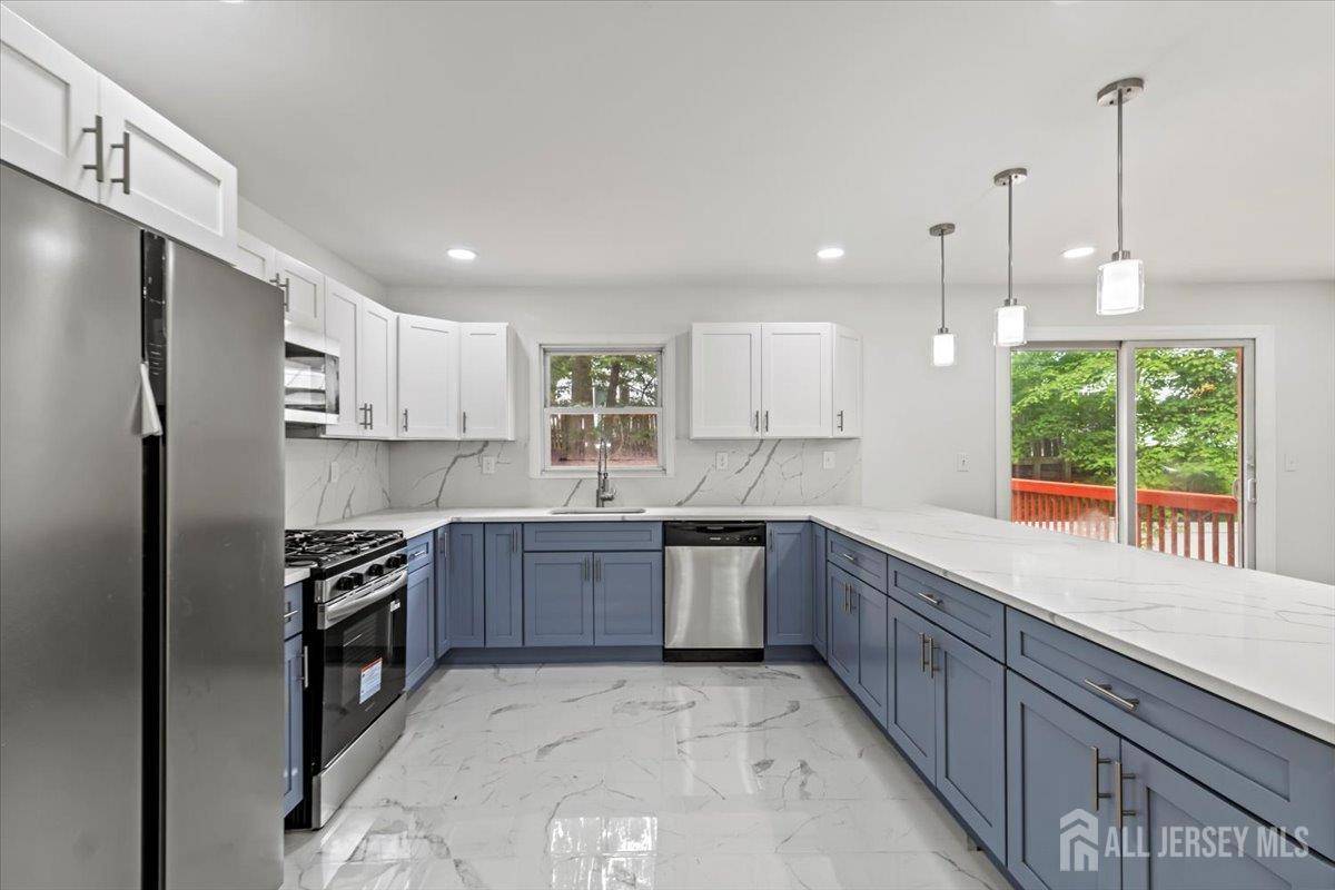 East Brunswick, NJ 08816,376 New Brunswick AVE