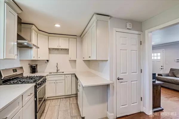 Metuchen, NJ 08840,296 High ST