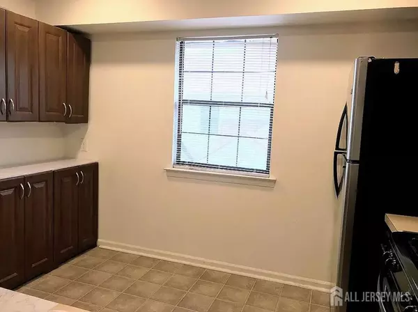 Iselin, NJ 08830,604 Woodbridge Commons WAY