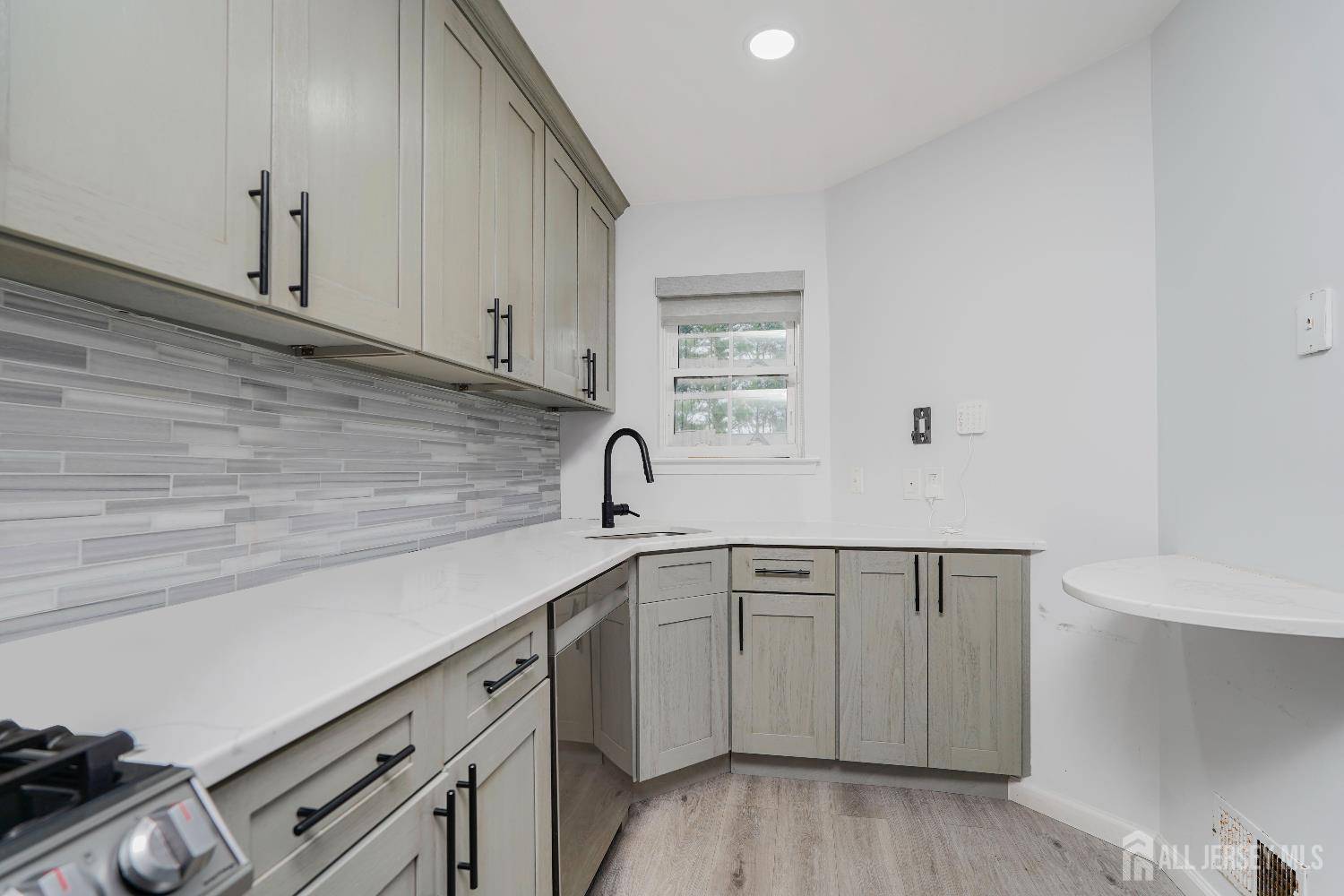 Manalapan, NJ 07726,324 Oak Knoll DR
