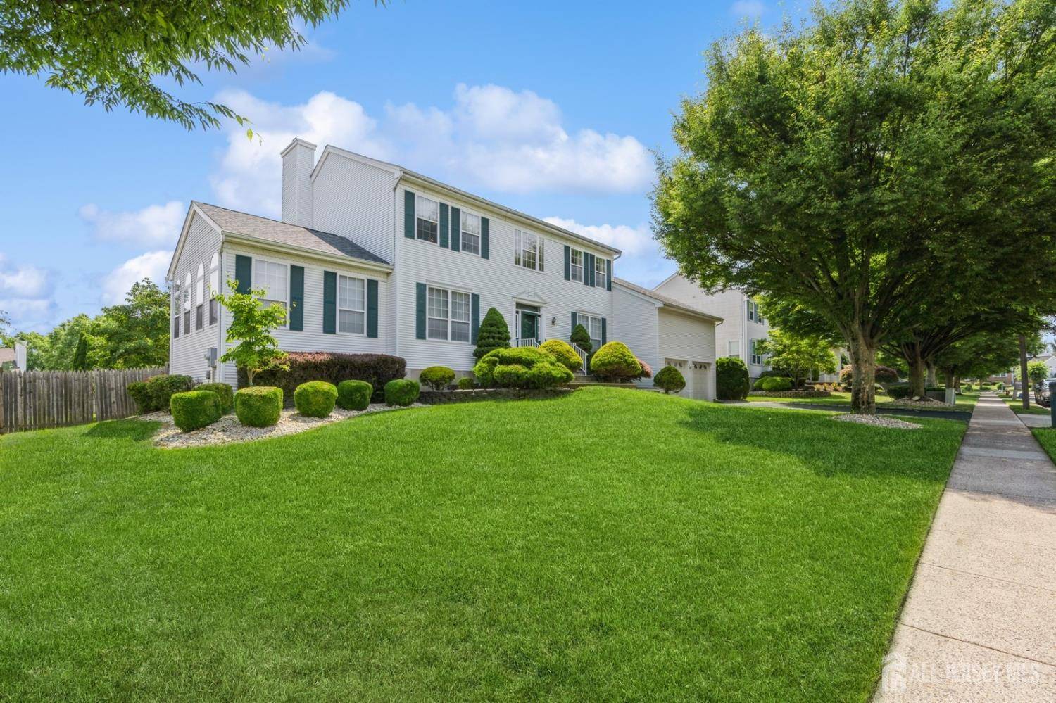South Brunswick, NJ 08824,7 Country Woods DR