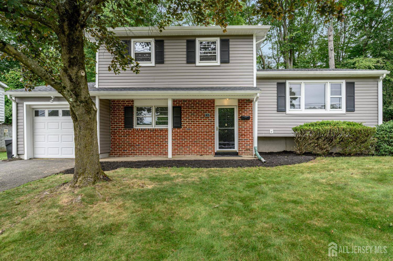 43 Barry DR, Rockaway Twp, NJ 07866