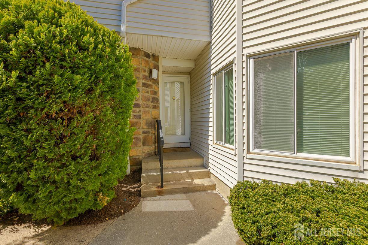 North Brunswick, NJ 08902,1027 Schmidt LN