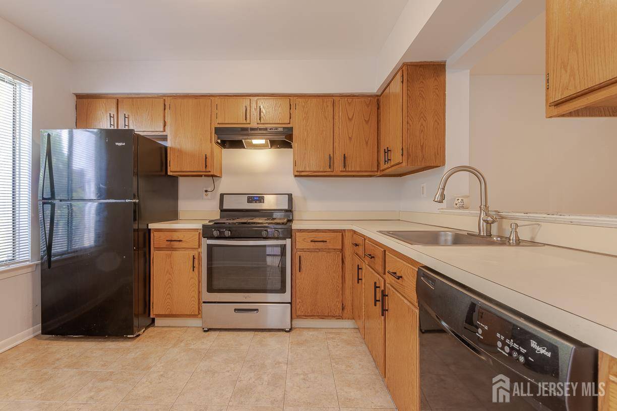 North Brunswick, NJ 08902,1027 Schmidt LN