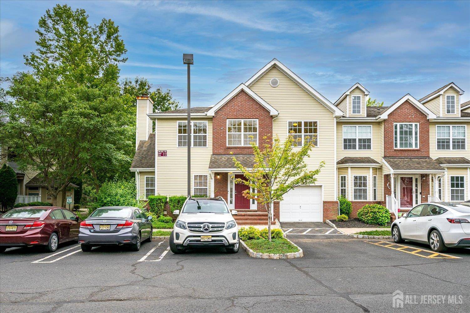 73 Forest DR, Piscataway, NJ 08854