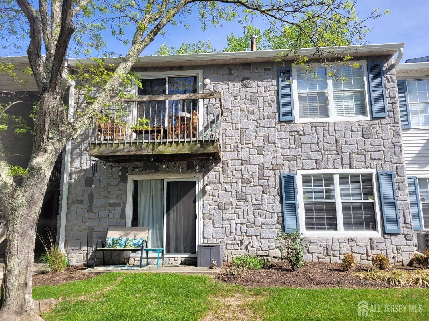 14 Coral Tree CT, Lawrence, NJ 08648