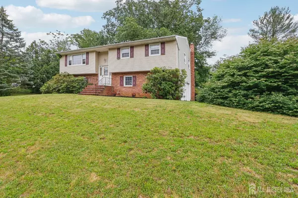 East Brunswick, NJ 08816,28 Thomas RD