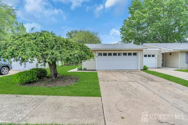 Monroe, NJ 08831,104 Chatham DR #B