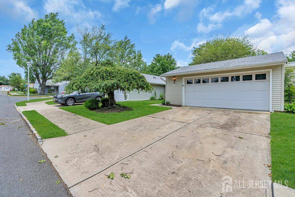 104 Chatham DR #B, Monroe, NJ 08831
