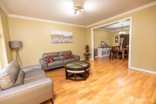 South Brunswick, NJ 08810,19 Larkspur DR