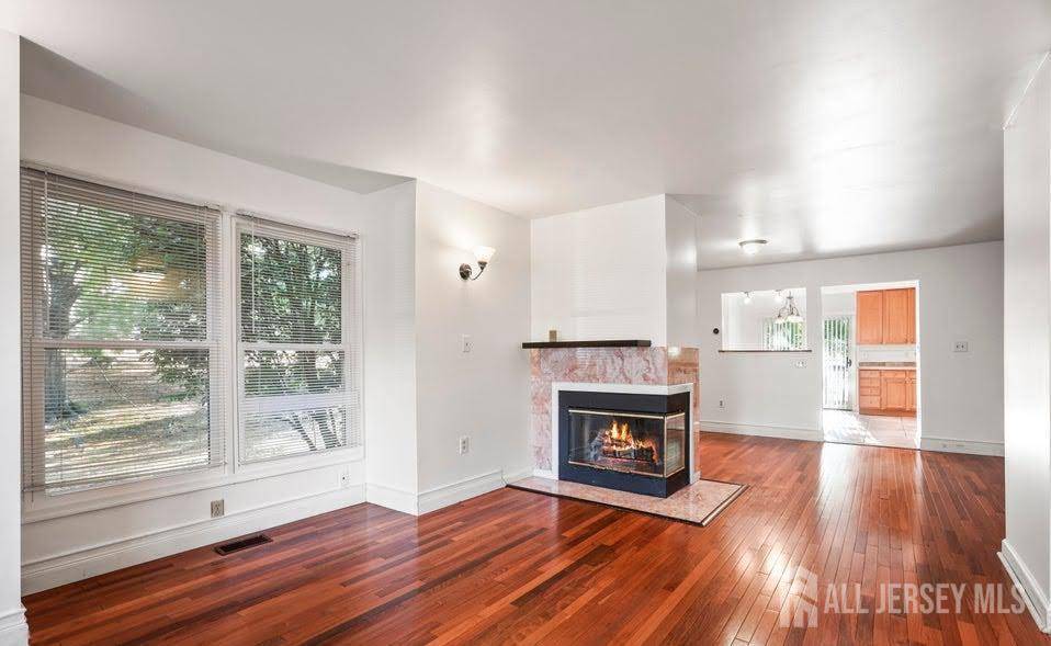 Holmdel, NJ 07733,152 Northampton DR
