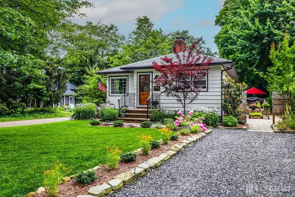Metuchen, NJ 08840,23 Elm AVE