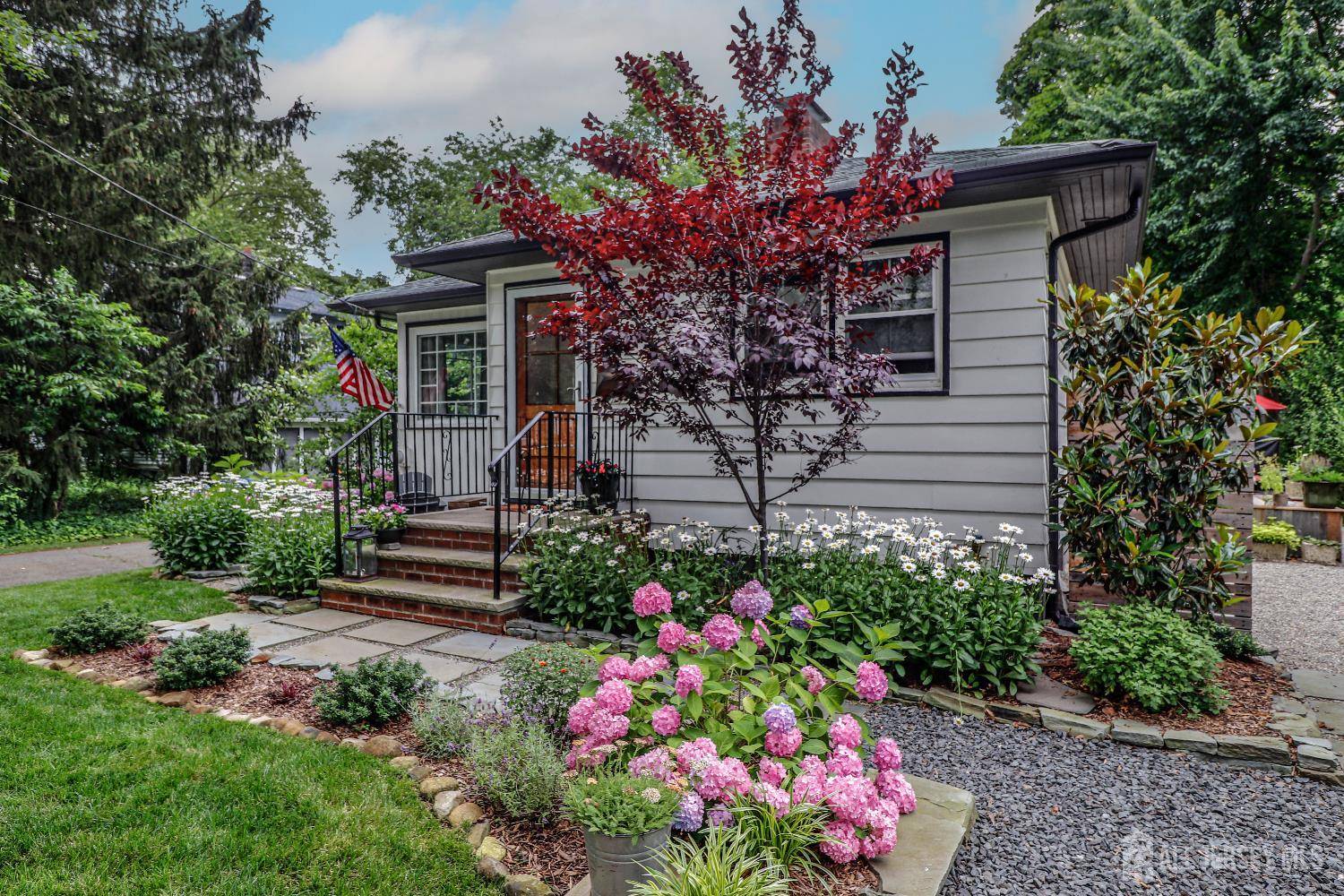 Metuchen, NJ 08840,23 Elm AVE