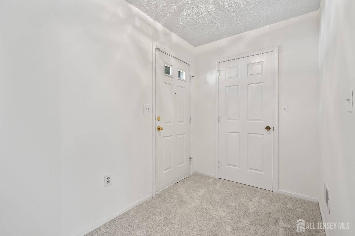 Monroe, NJ 08831,727 Mount Vernon RD #B