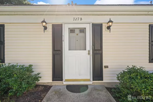 Monroe, NJ 08831,727 Mount Vernon RD #B