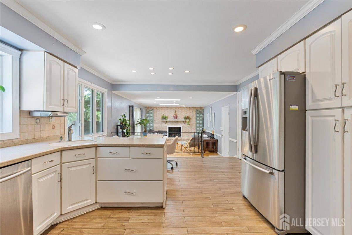 North Brunswick, NJ 08902,8 Garfield CT