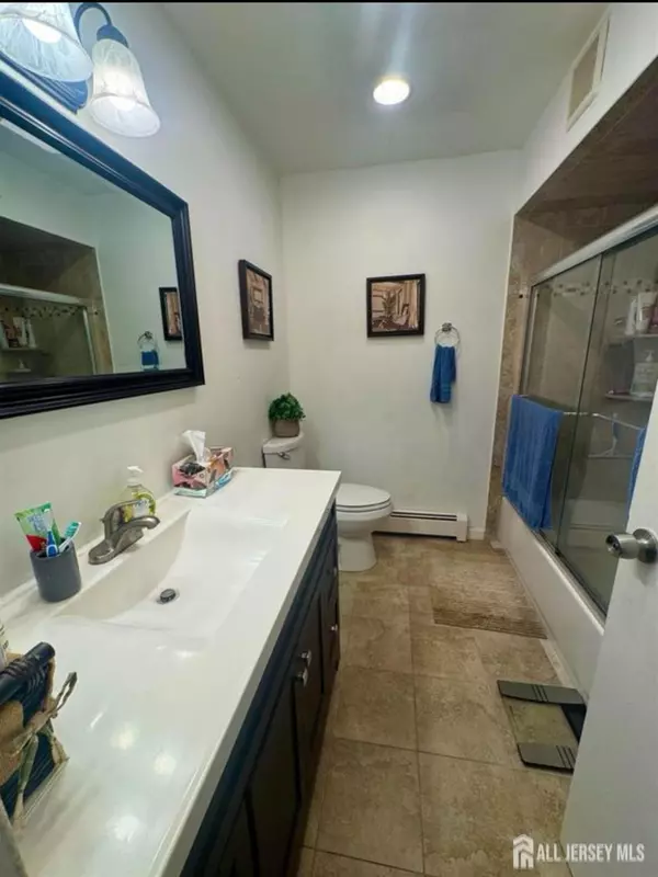 Woodbridge Proper, NJ 07095,320 Cricket LN