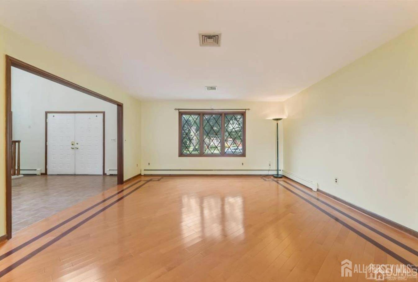 East Brunswick, NJ 08816,6 Persimmon CT