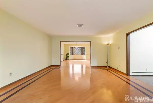East Brunswick, NJ 08816,6 Persimmon CT