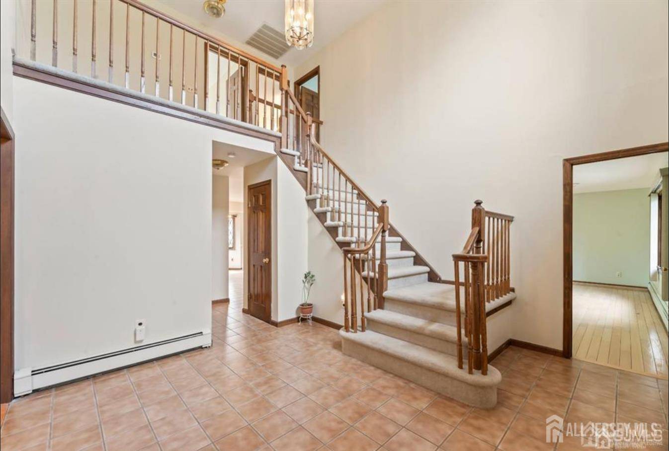 East Brunswick, NJ 08816,6 Persimmon CT