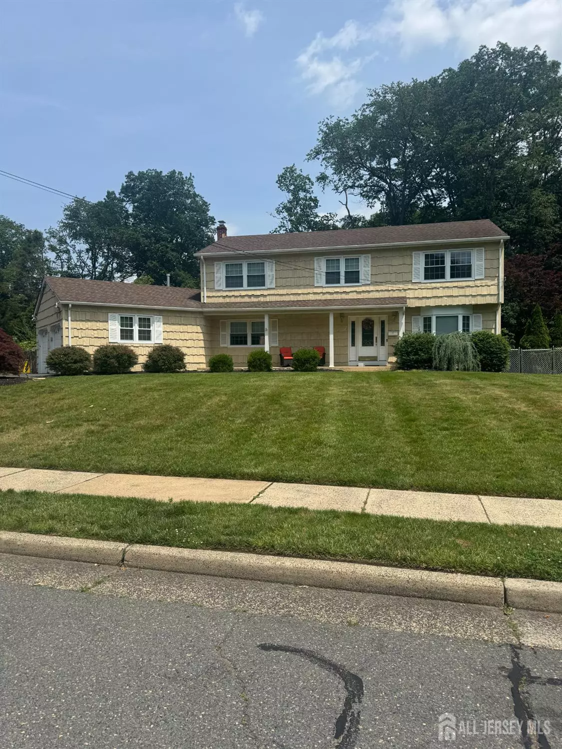 East Brunswick, NJ 08816,7 Dobson RD