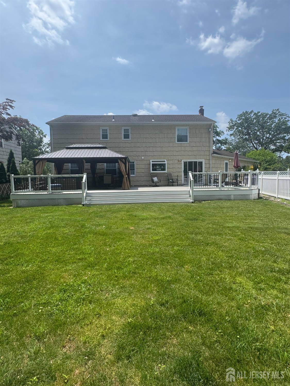 East Brunswick, NJ 08816,7 Dobson RD