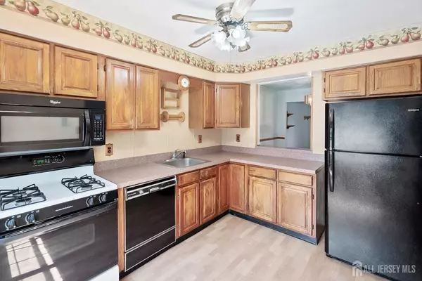 Edison, NJ 08817,711 Orlando ST