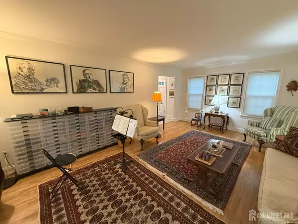 East Brunswick, NJ 08816,17 Gloucester CT