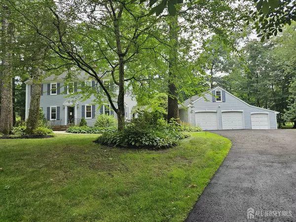 17 Gloucester CT, East Brunswick, NJ 08816