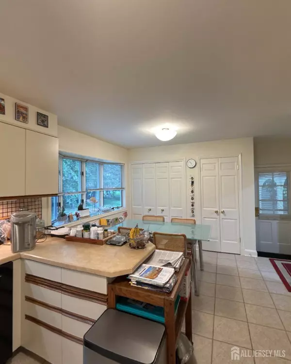 East Brunswick, NJ 08816,17 Gloucester CT