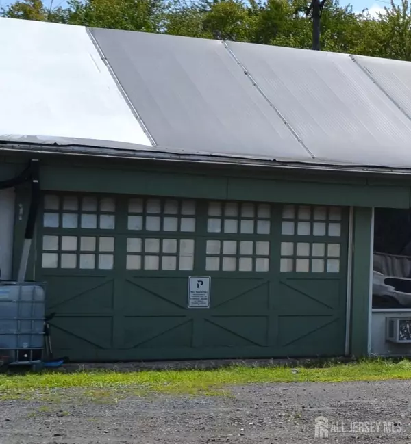 South Brunswick, NJ 08852,335 New Road RD