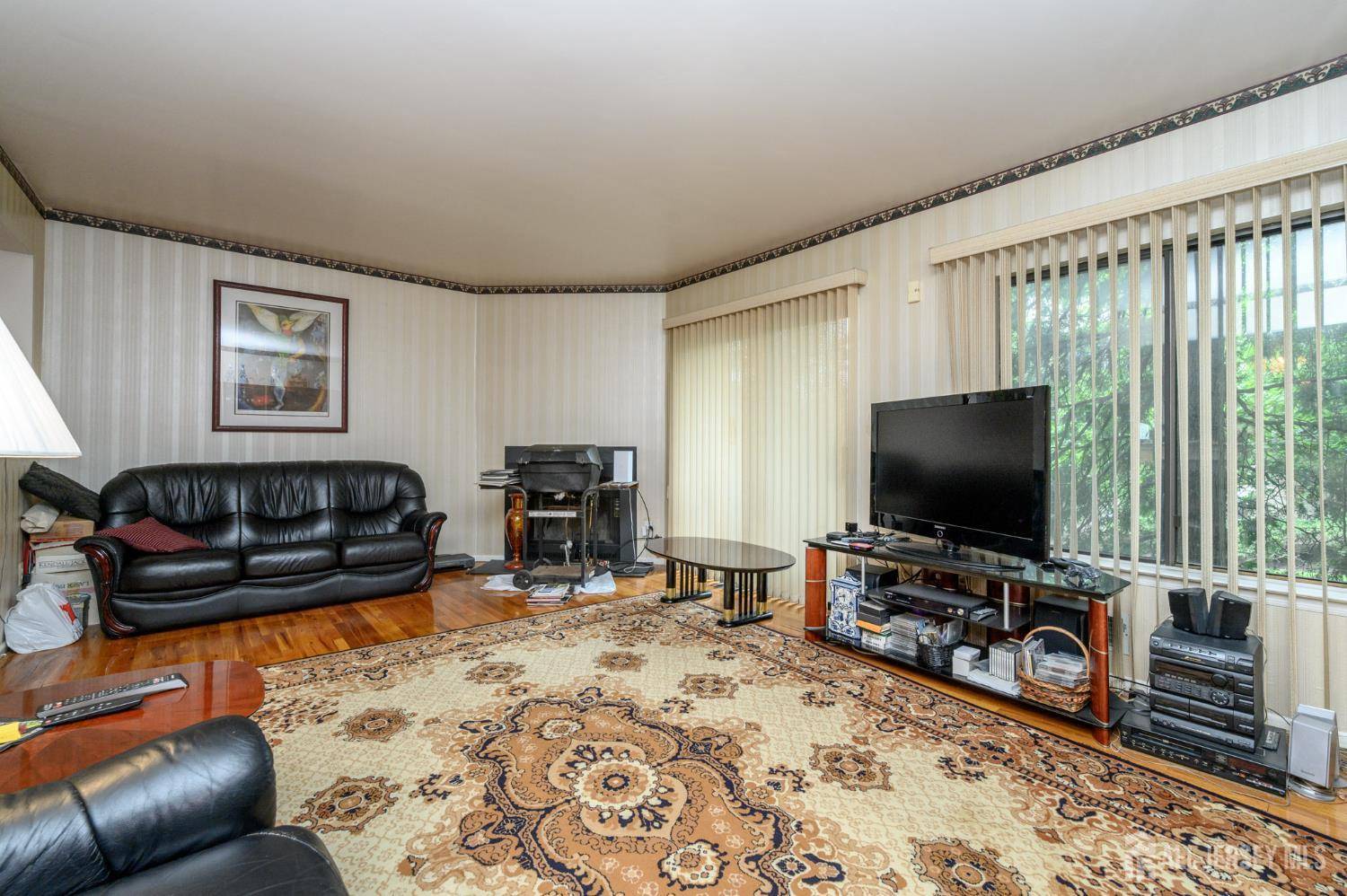 Verona, NJ 07044,17 Louisburg SQ