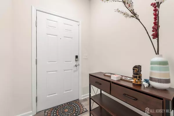 Wood-ridge, NJ 07075,4 Arnold DR #5302