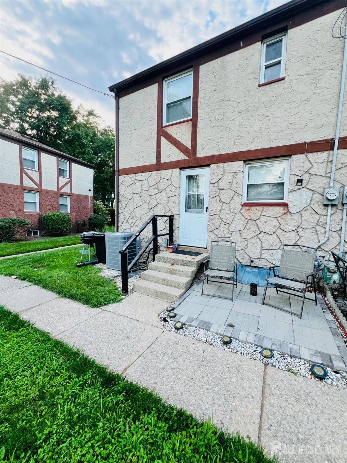 Metuchen, NJ 08840,185 High ST #3101