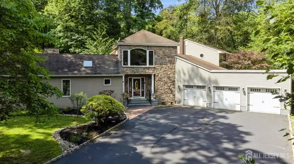 2 Derby LN, East Brunswick, NJ 08816