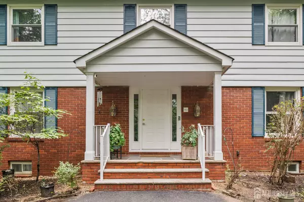 North Brunswick, NJ 08902,910 Curtis PL