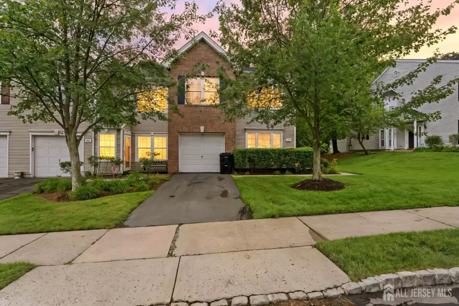 52 Windsong CIR, East Brunswick, NJ 08816