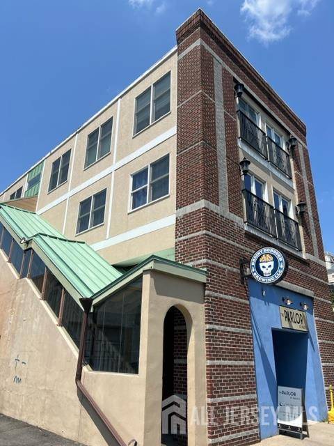 Metuchen, NJ 08840,15 Station PL #A