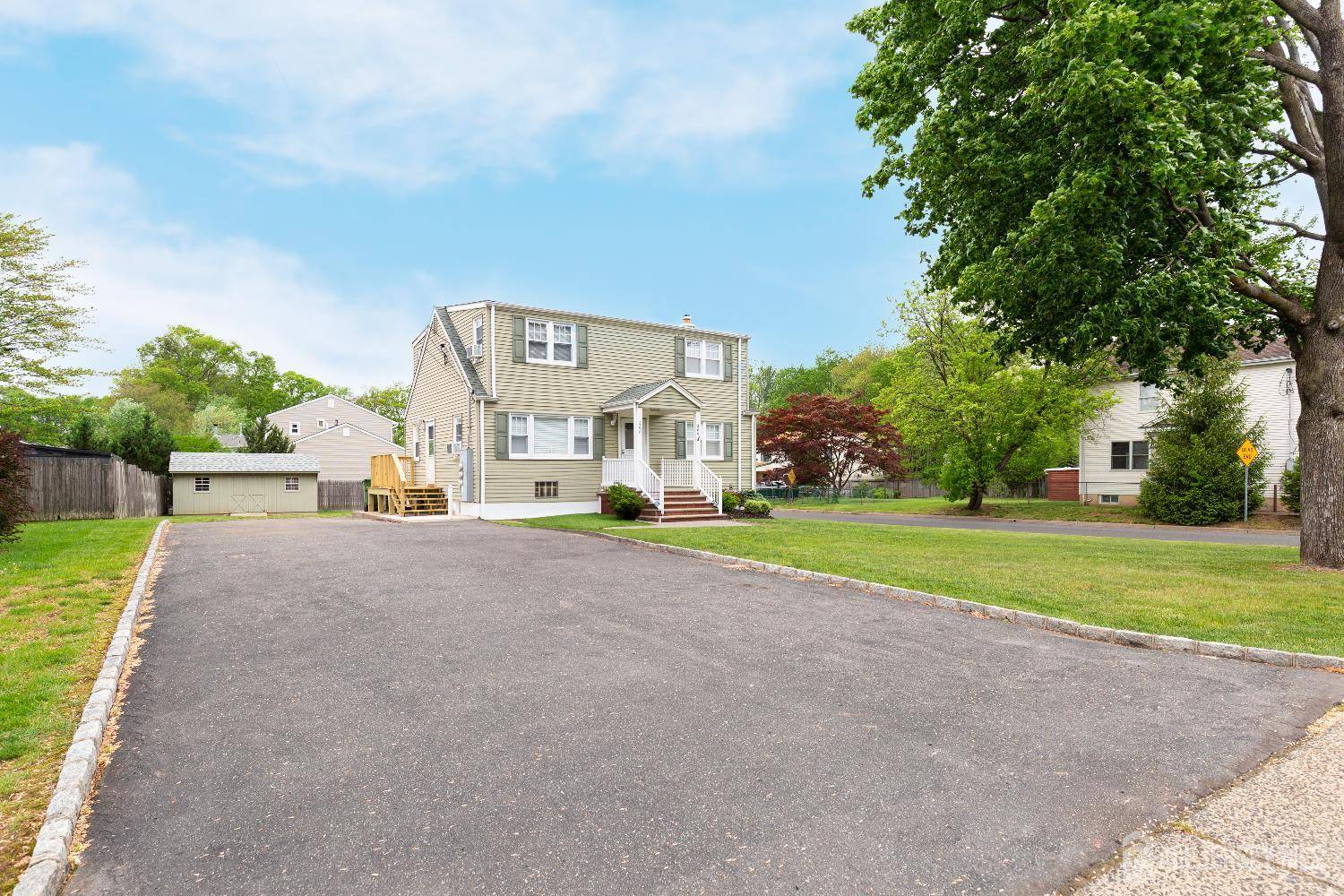 Edison, NJ 08820,200 Plainfield RD