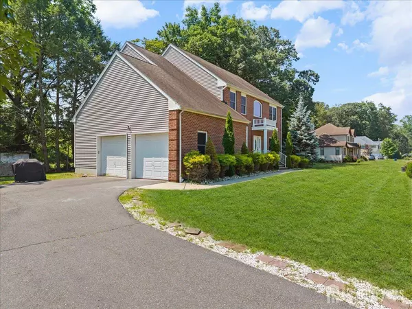 North Brunswick, NJ 08902,7 Rupprecht RD