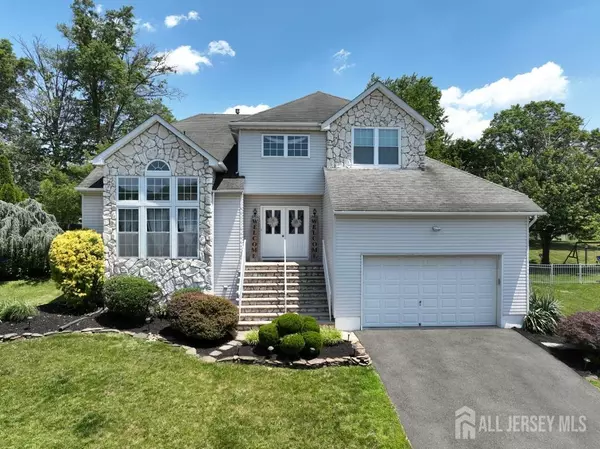 18 Nelson DR, Milltown, NJ 08850
