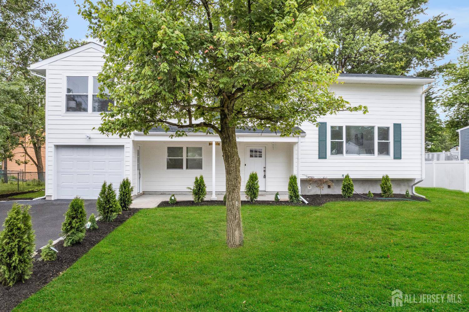 35 Lydia LN, Edison, NJ 08820