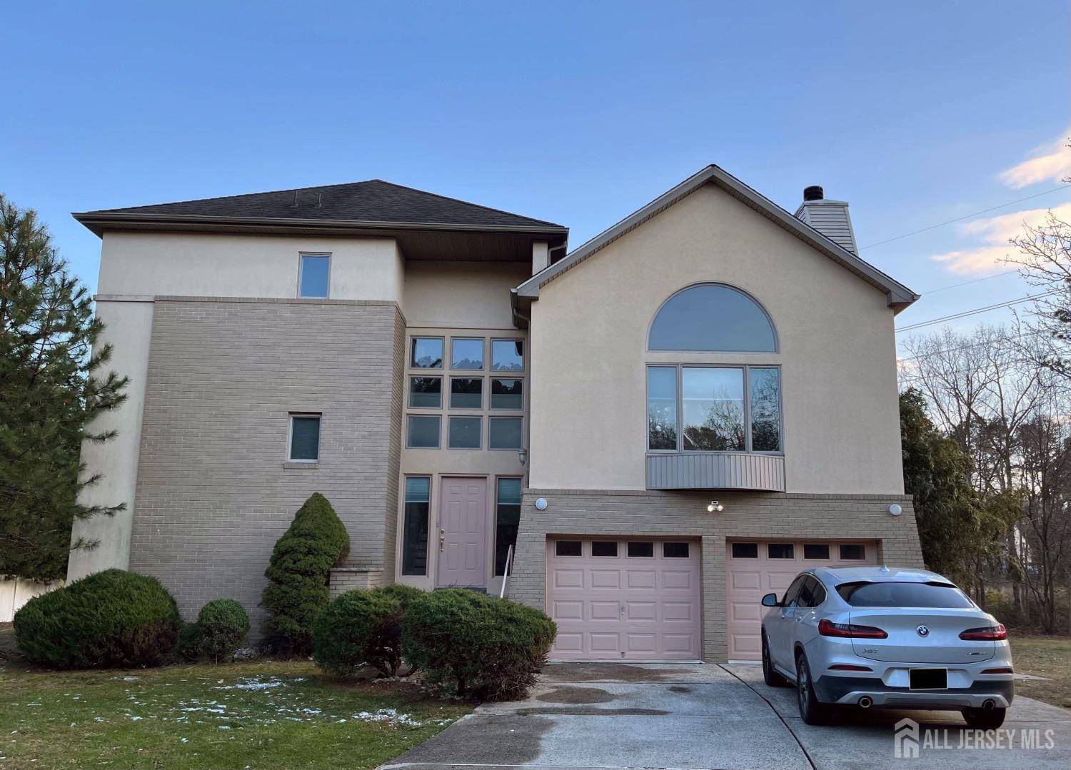 14 W Dante RD, Monroe, NJ 08831